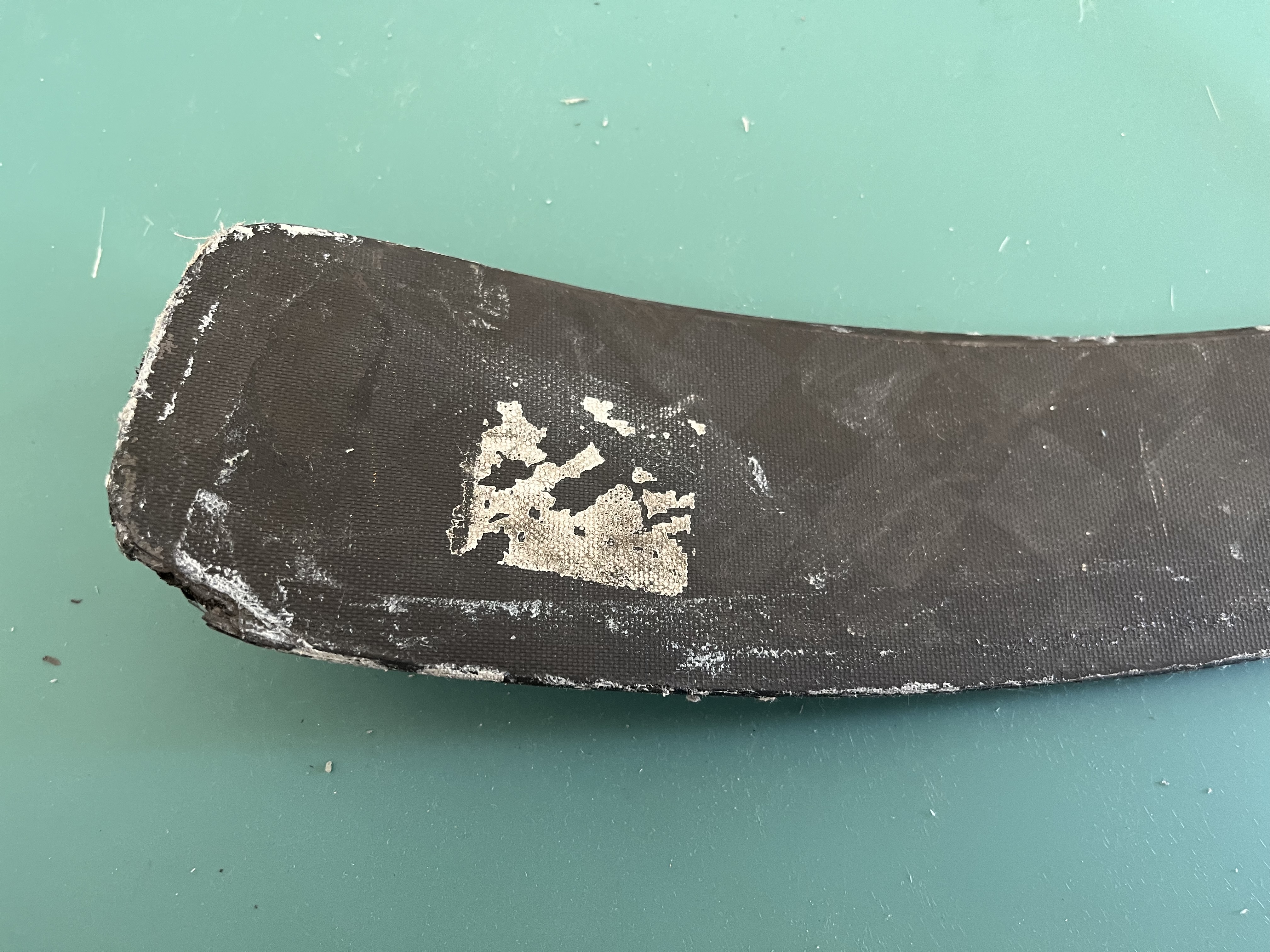 Worn blade face with frayed toe and edges