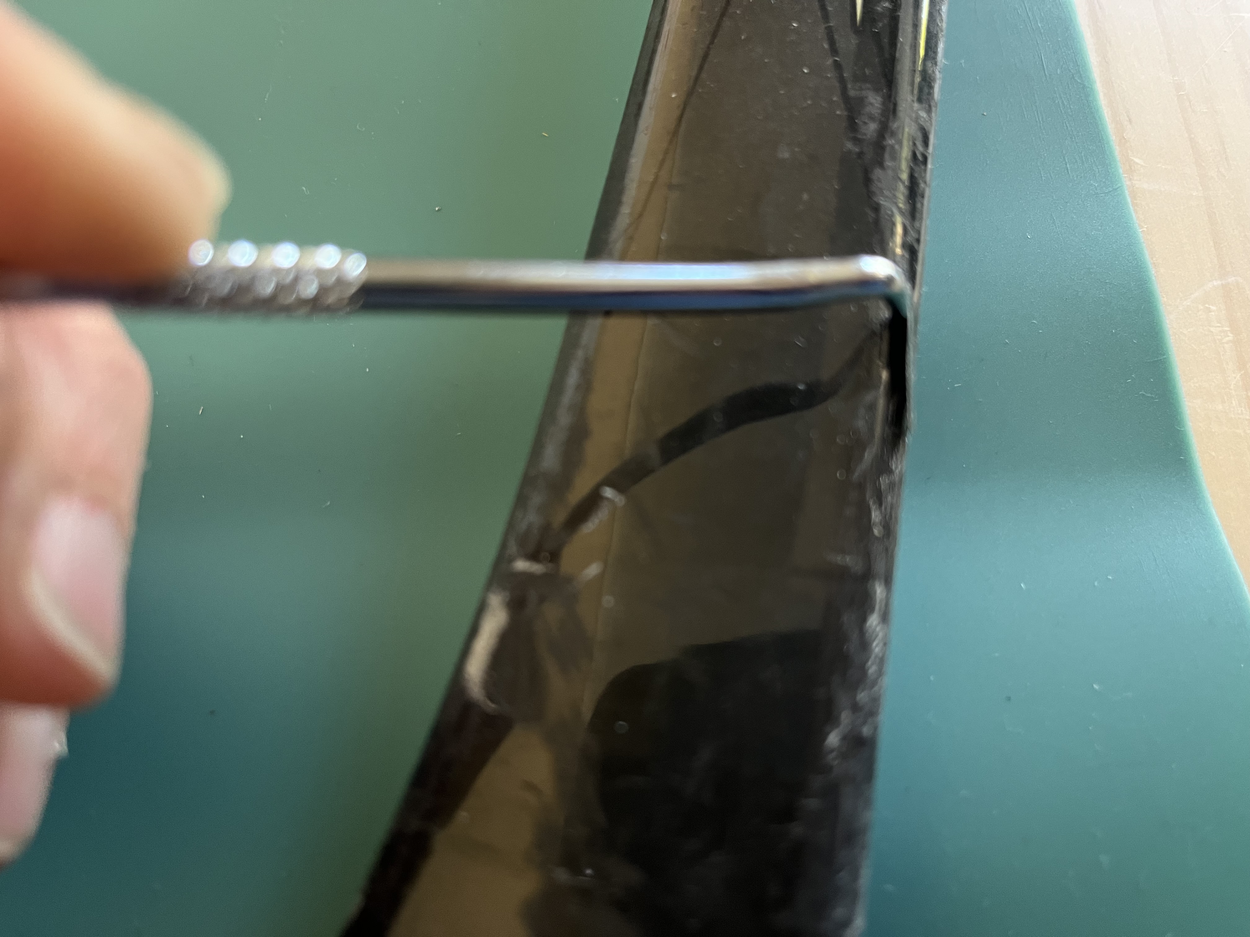 Probe pointing at a crack near the hosel