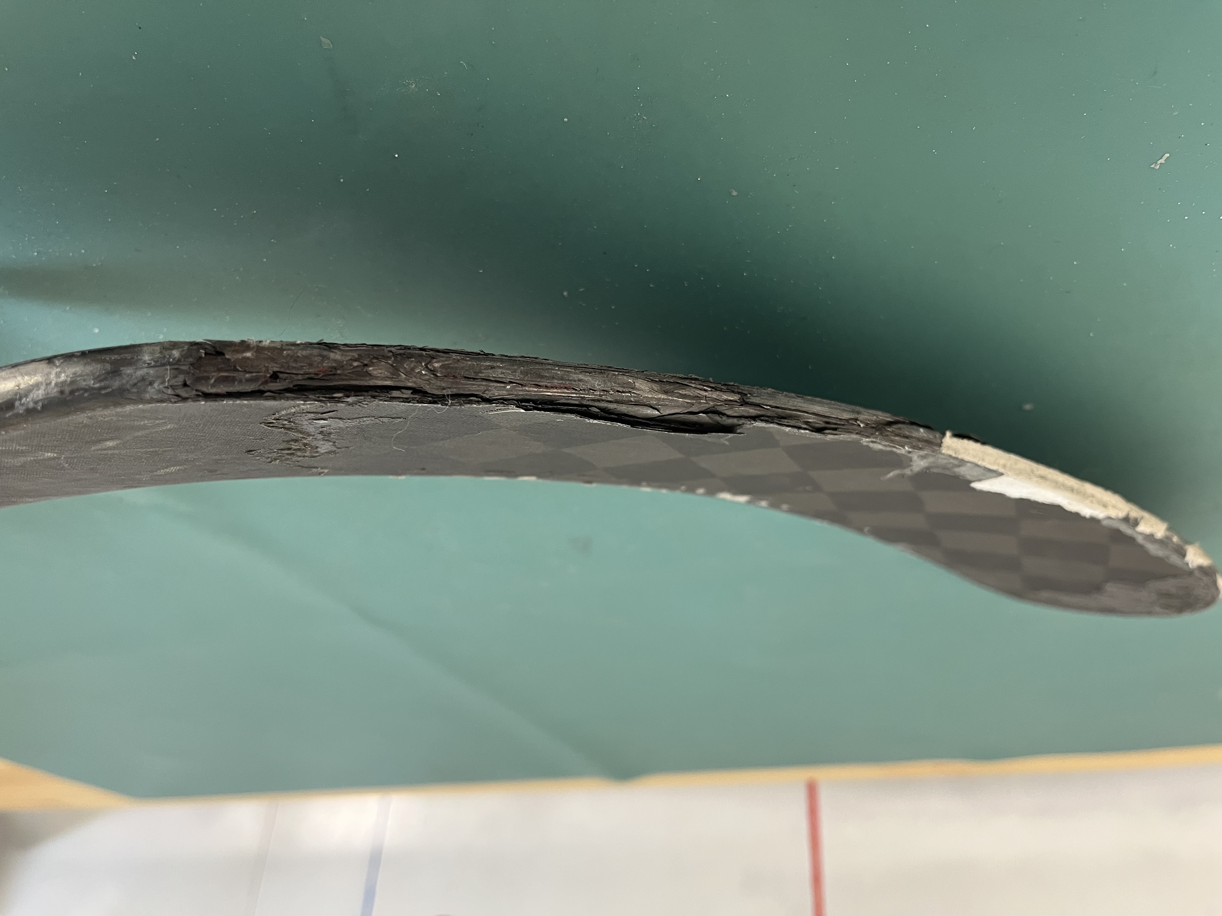 Side view of the separated carbon layers along the blade edge
