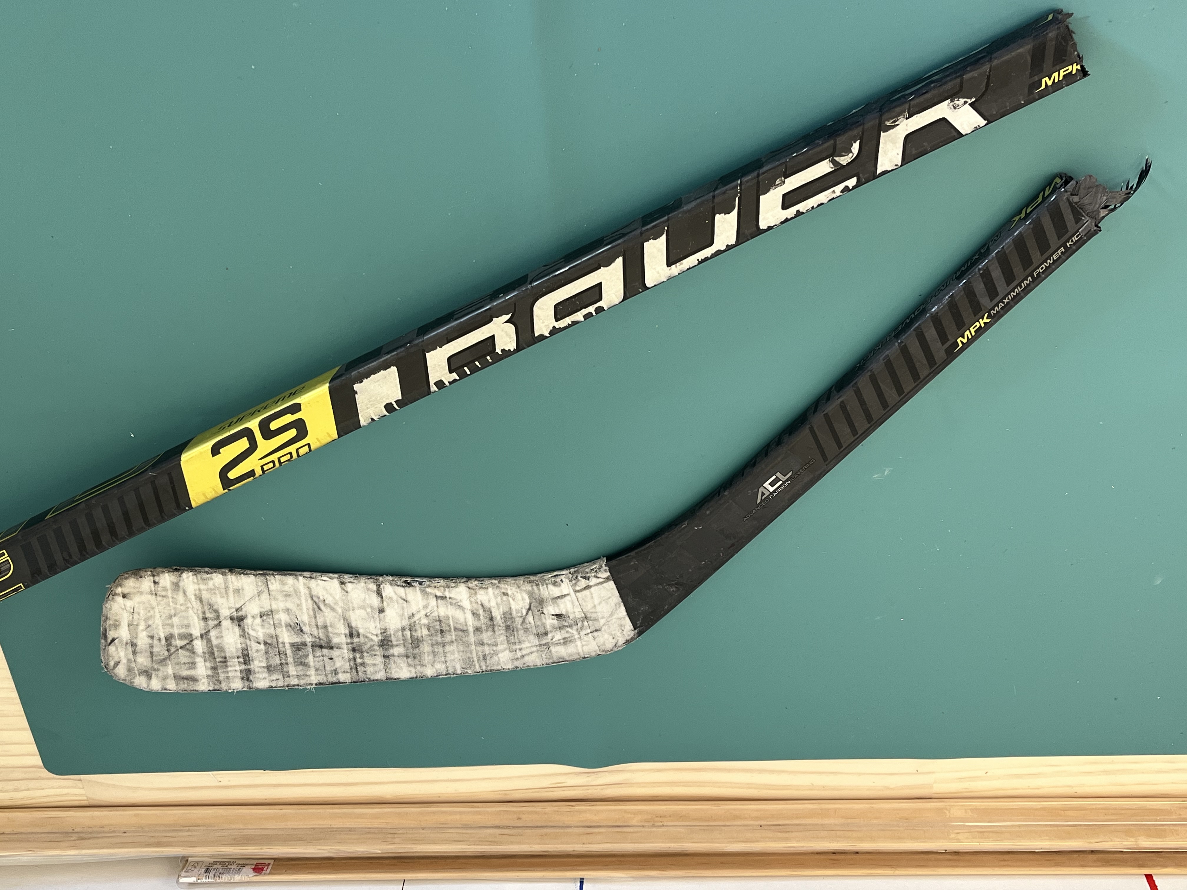 Bauer stick snapped in two at the lower shaft